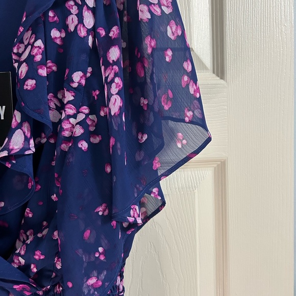 DKNY NWT 🎀host pick🎀 Floral-Print Flutter-Sleeve Smocked-Waist Dress size 12 - Picture 3 of 11